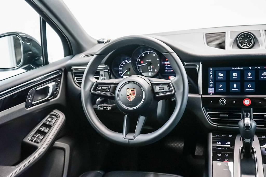 Thumbnail: 2026 Porsche Macan - 15