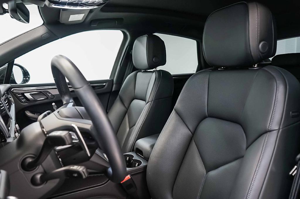 Thumbnail: 2026 Porsche Macan - 11