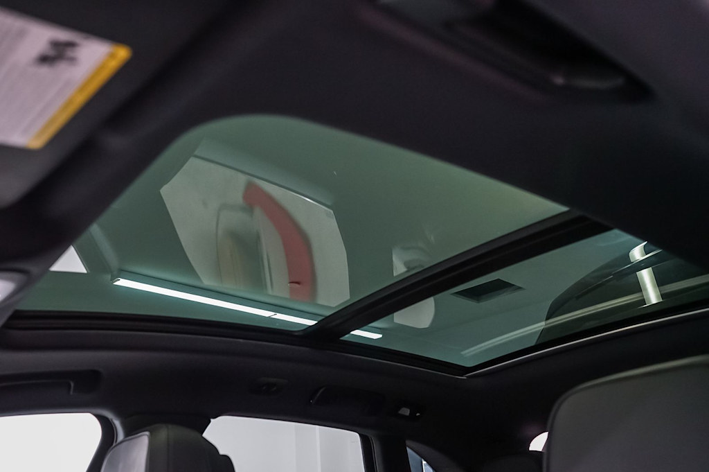 Thumbnail: 2026 Porsche Macan - 34