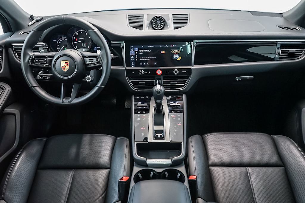 Thumbnail: 2026 Porsche Macan - 9