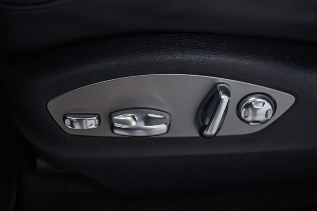 Thumbnail: 2026 Porsche Macan - 29