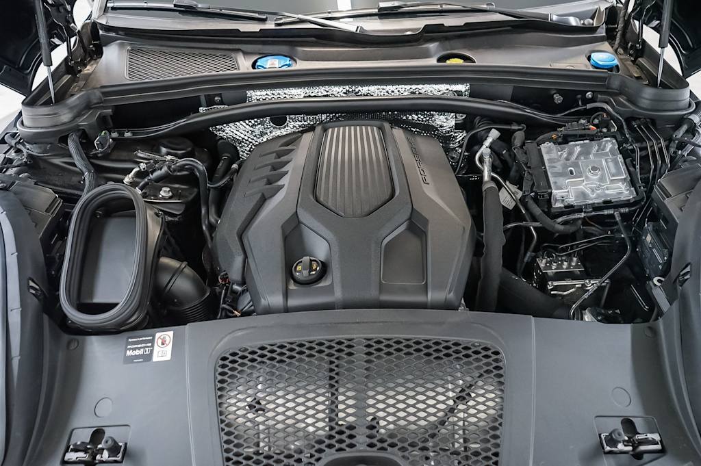 Thumbnail: 2026 Porsche Macan - 8