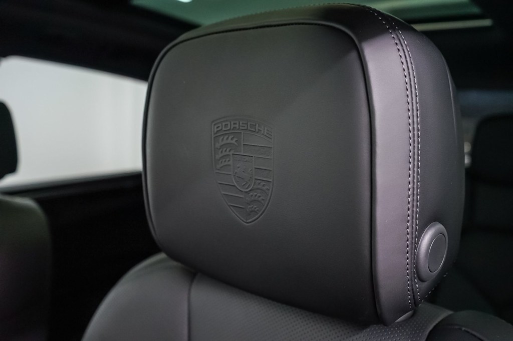 Thumbnail: 2026 Porsche Macan - 33