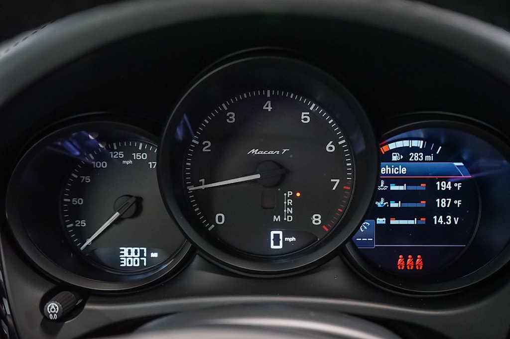 Thumbnail: 2026 Porsche Macan - 17