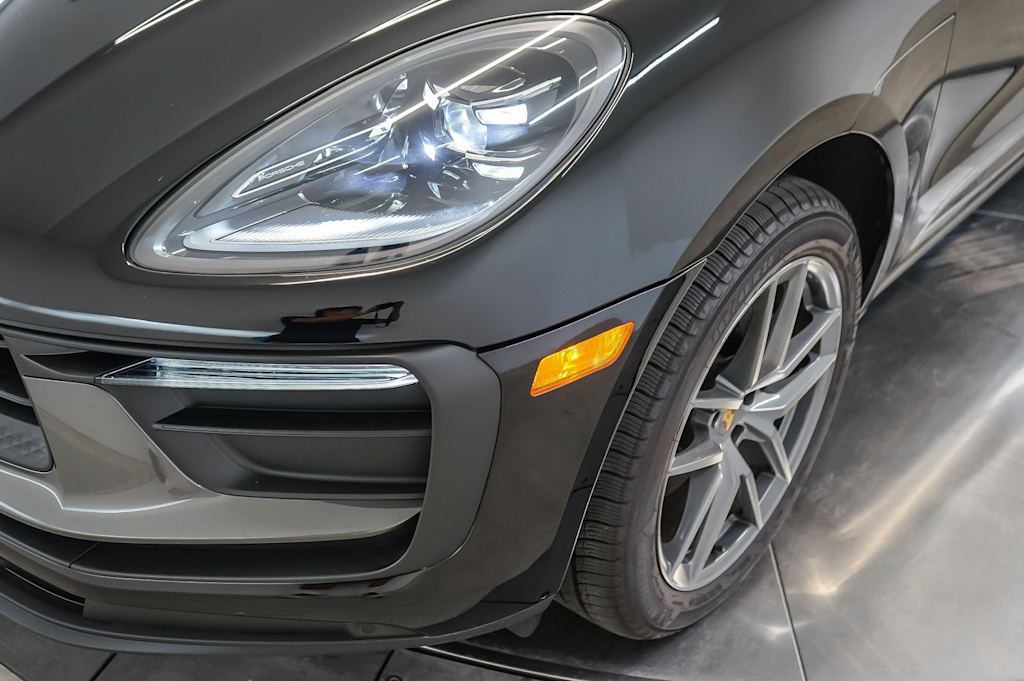Thumbnail: 2026 Porsche Macan - 27
