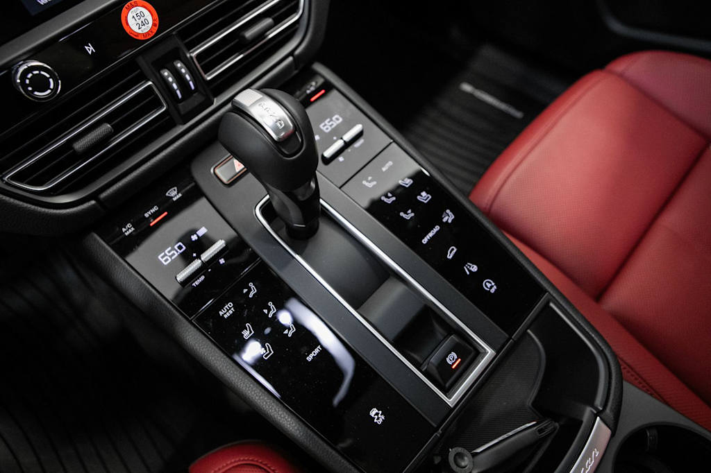 Thumbnail: 2026 Porsche Macan - 12