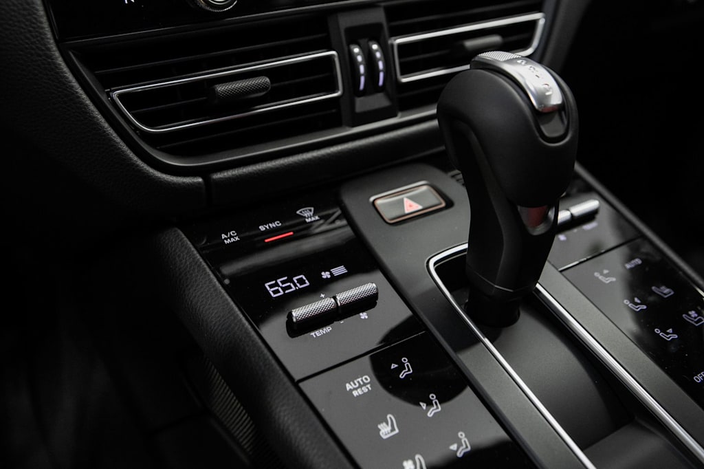 Thumbnail: 2026 Porsche Macan - 26