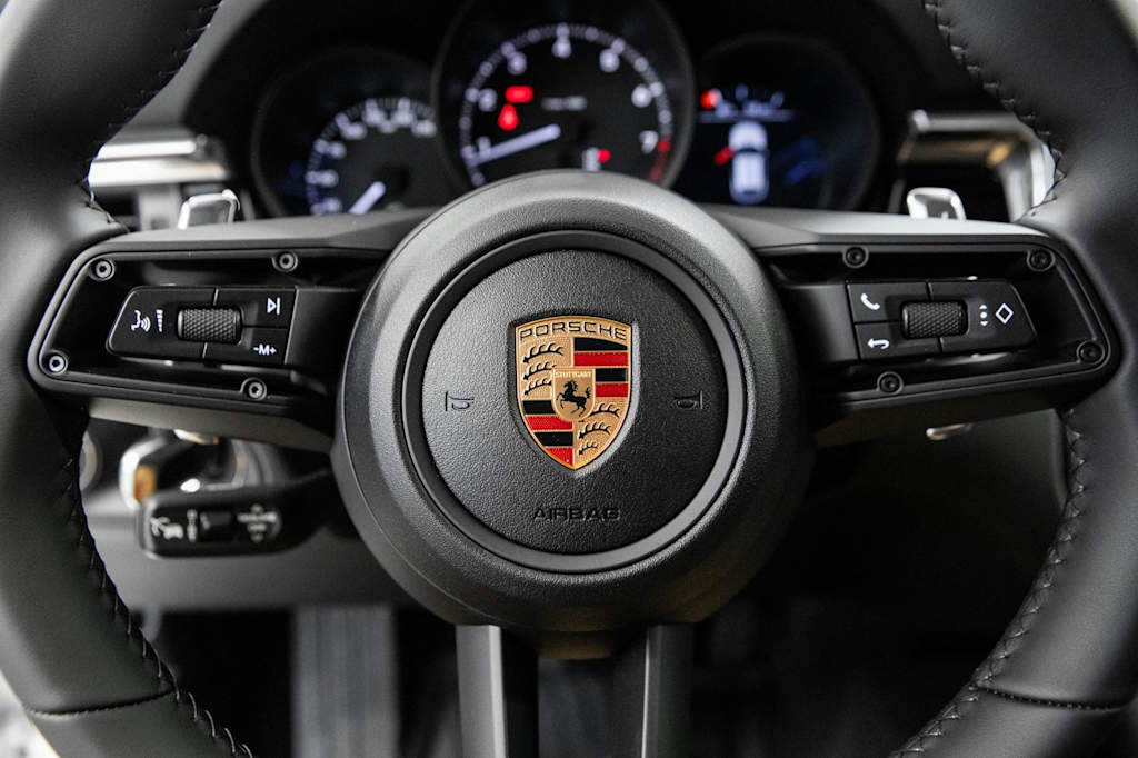 Thumbnail: 2026 Porsche Macan - 20