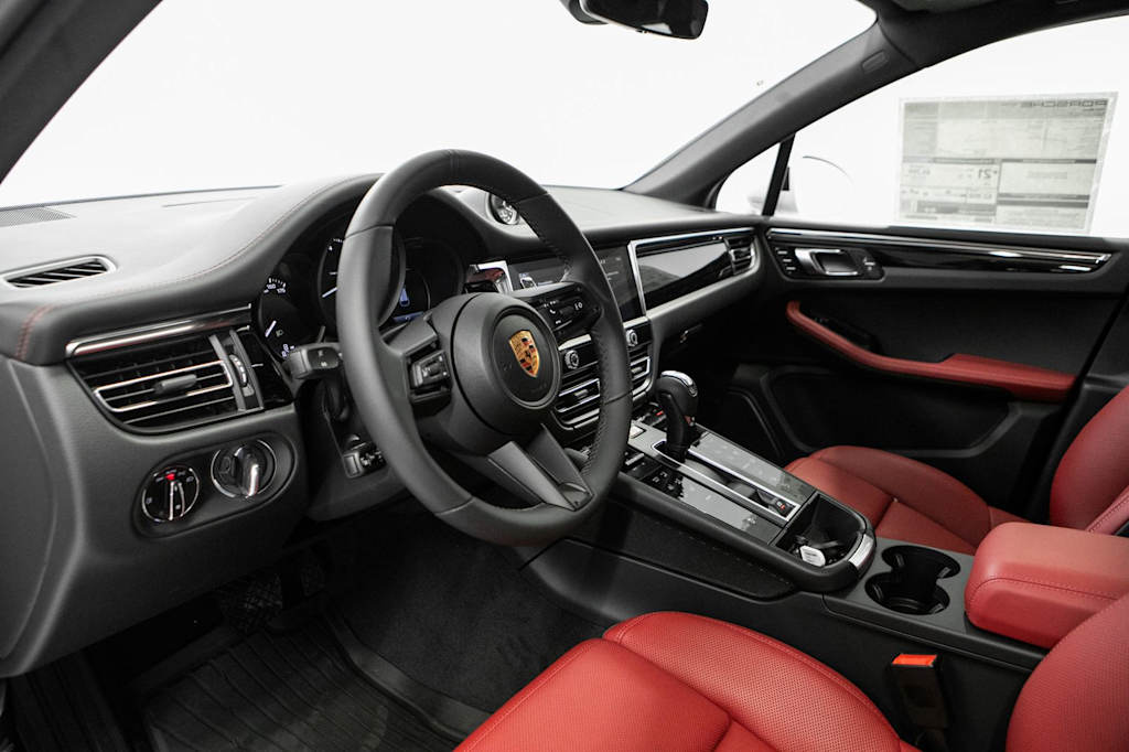 Thumbnail: 2026 Porsche Macan - 2