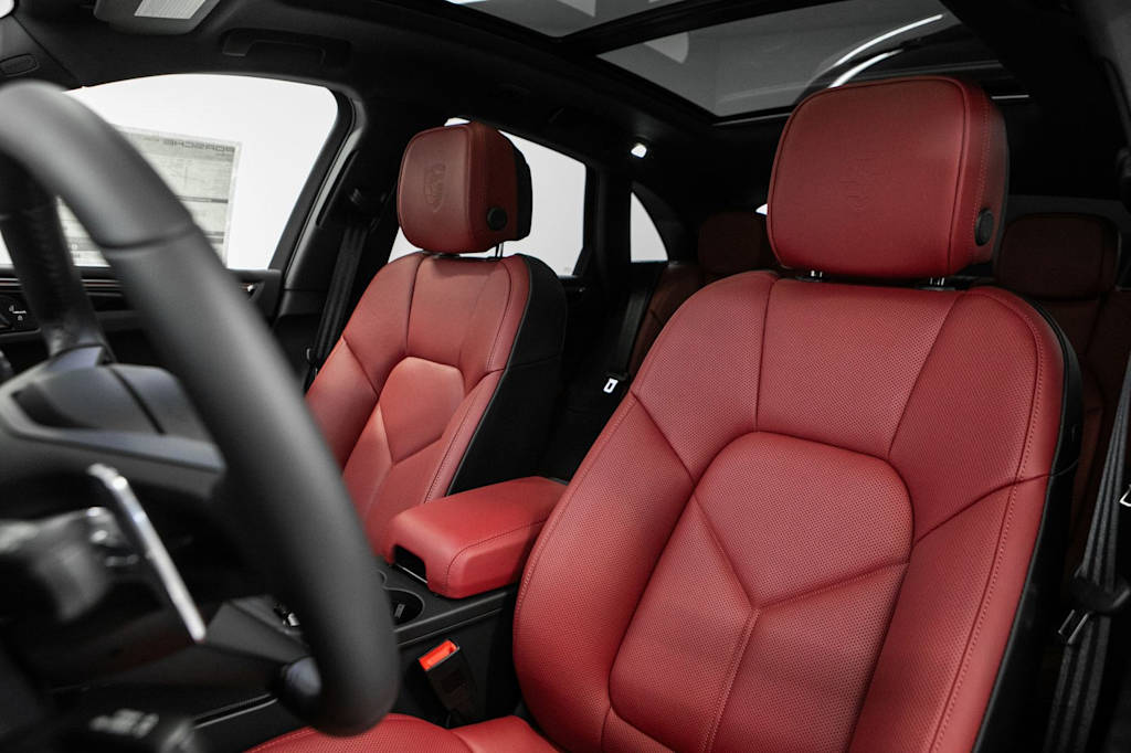 Thumbnail: 2026 Porsche Macan - 8