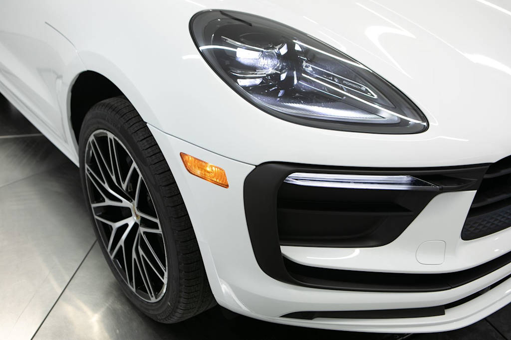 Thumbnail: 2026 Porsche Macan - 5