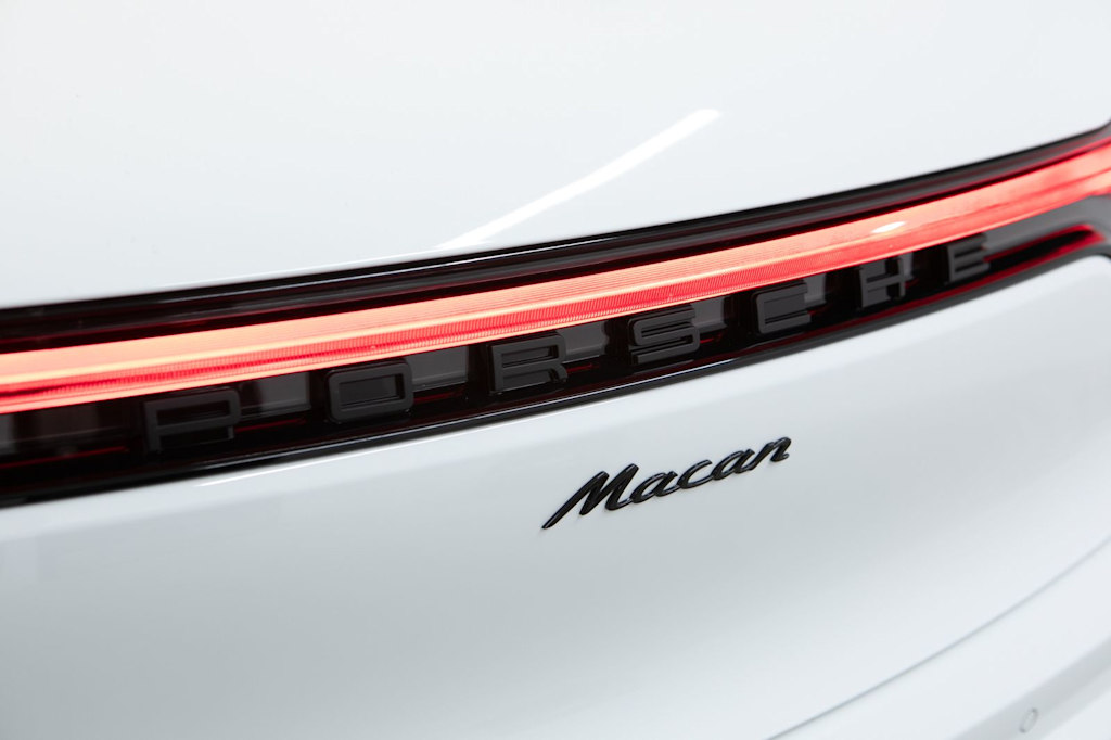 Thumbnail: 2026 Porsche Macan - 36