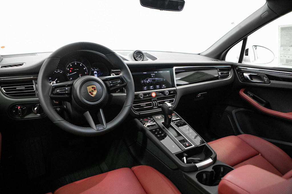 Thumbnail: 2026 Porsche Macan - 7