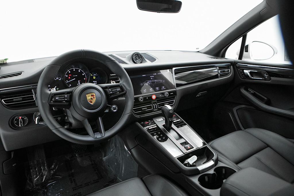 Thumbnail: 2026 Porsche Macan - 6
