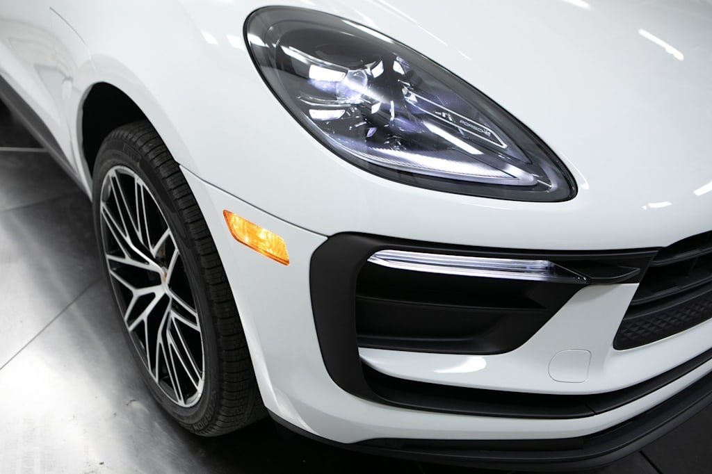 Thumbnail: 2026 Porsche Macan - 18