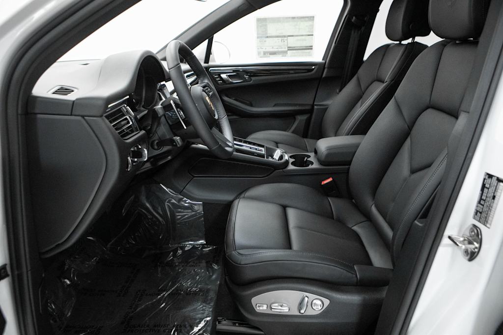 Thumbnail: 2026 Porsche Macan - 8
