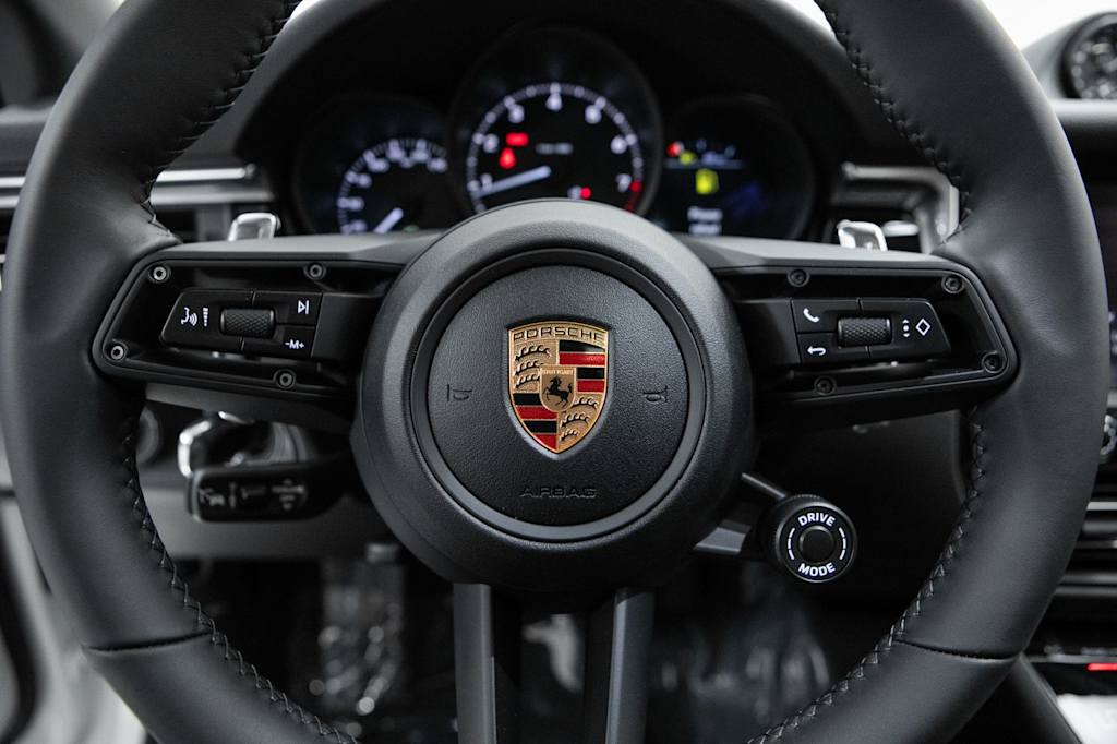Thumbnail: 2026 Porsche Macan - 19