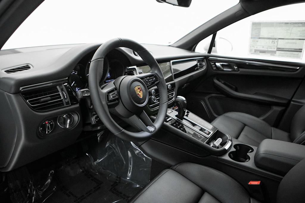 Thumbnail: 2026 Porsche Macan - 2