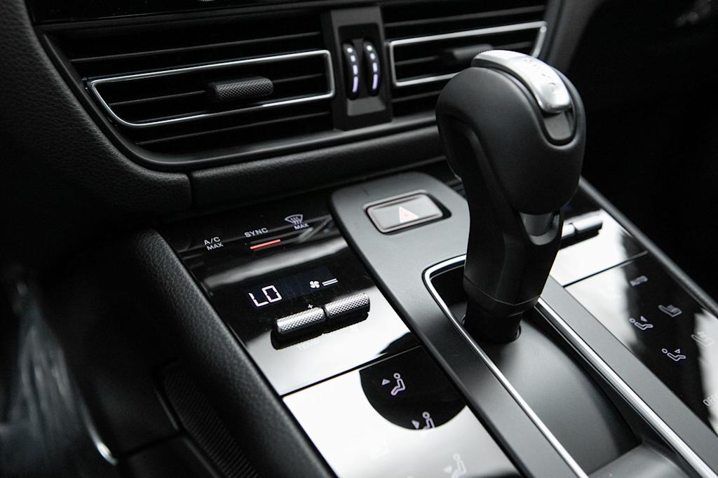 Thumbnail: 2026 Porsche Macan - 29