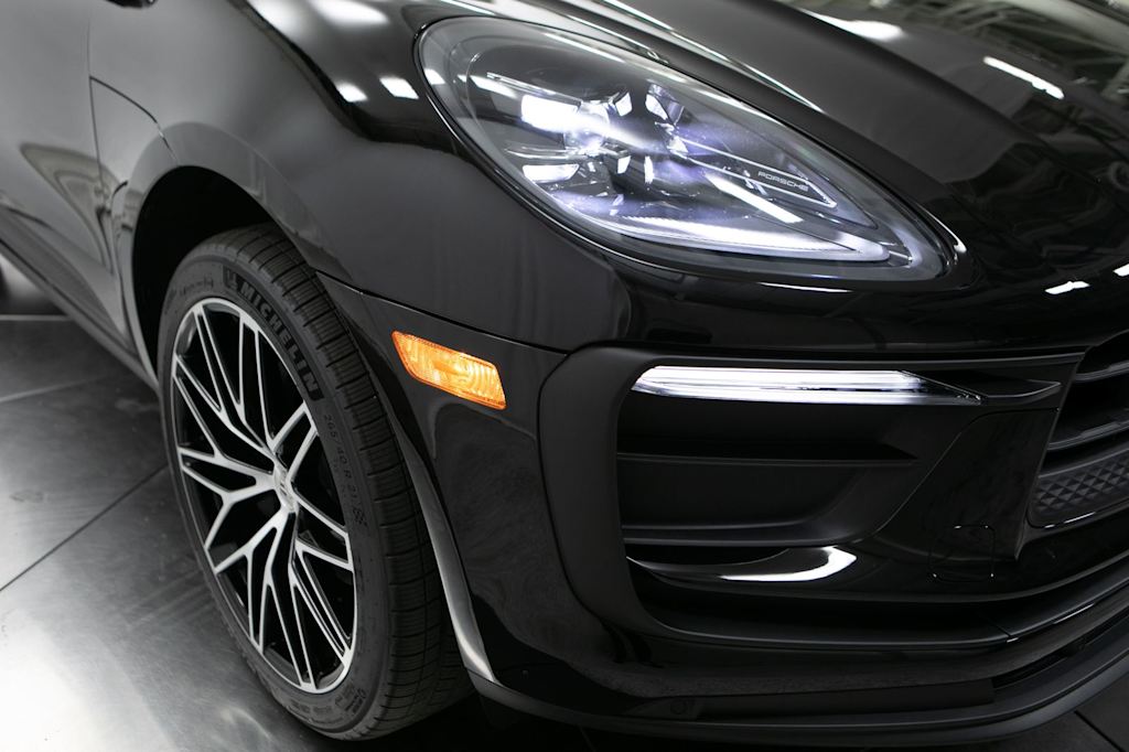 Thumbnail: 2026 Porsche Macan - 19