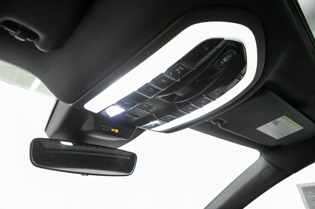 Thumbnail: 2026 Porsche Macan - 34