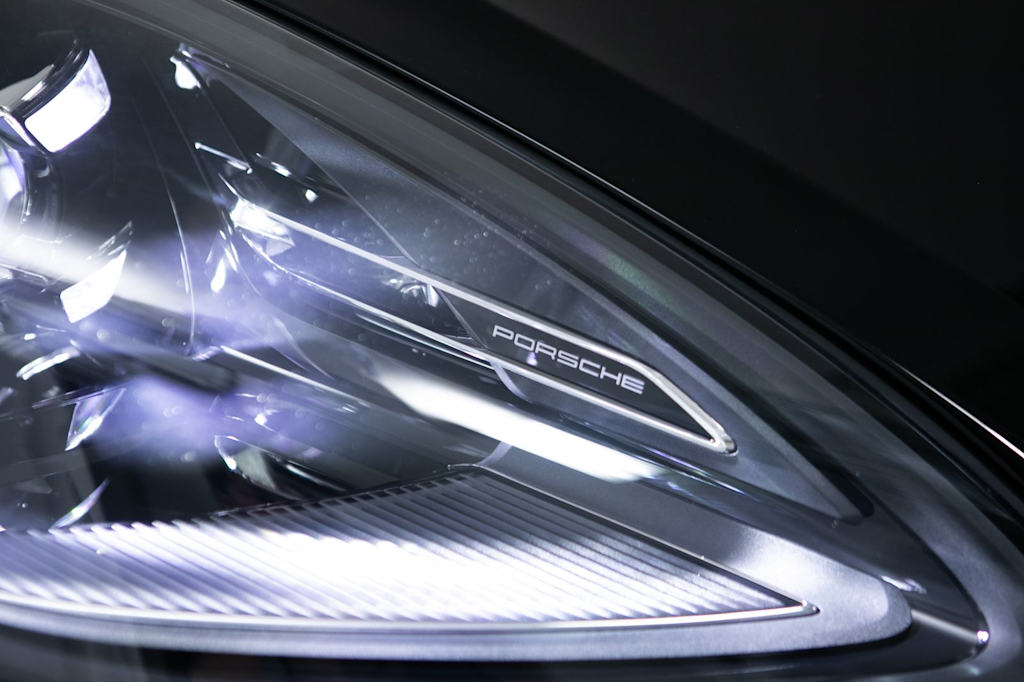 Thumbnail: 2026 Porsche Macan - 20