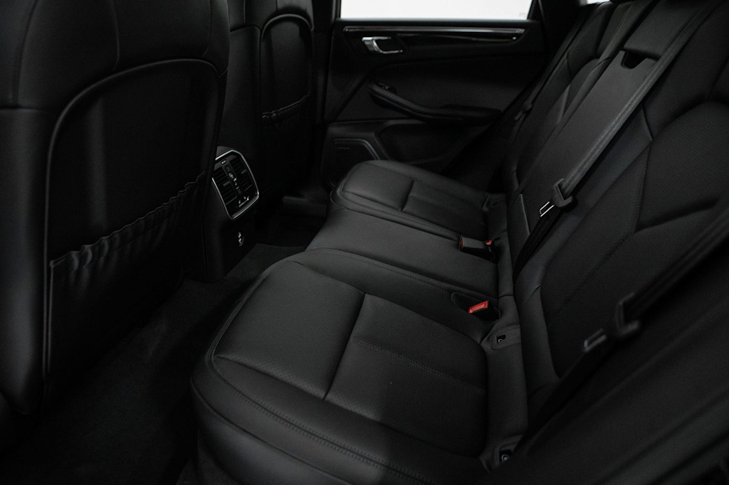 Thumbnail: 2026 Porsche Macan - 8