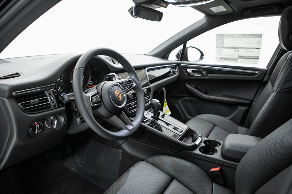 Thumbnail: 2026 Porsche Macan - 2