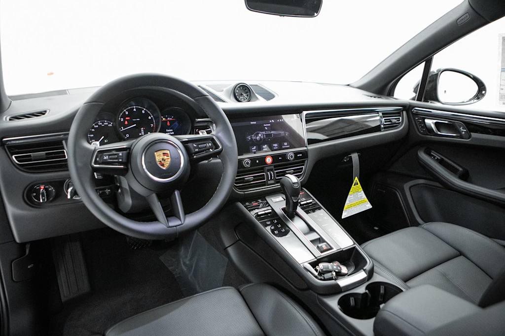 Thumbnail: 2026 Porsche Macan - 5