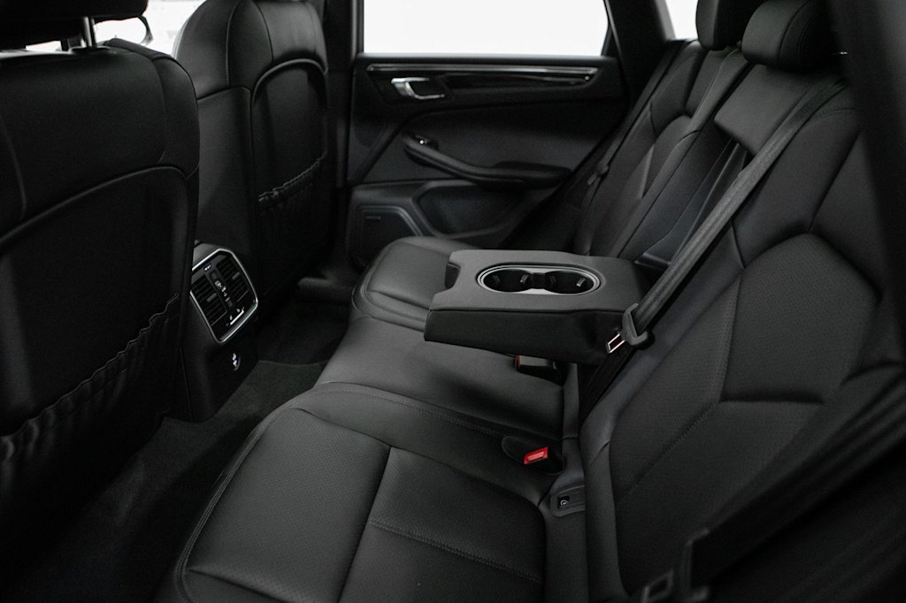 Thumbnail: 2026 Porsche Macan - 36