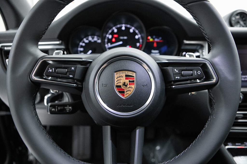 Thumbnail: 2026 Porsche Macan - 9