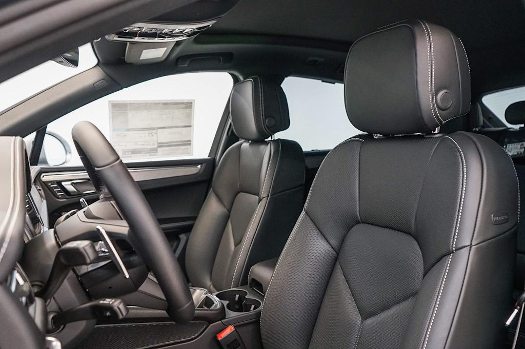 Thumbnail: 2026 Porsche Macan - 11