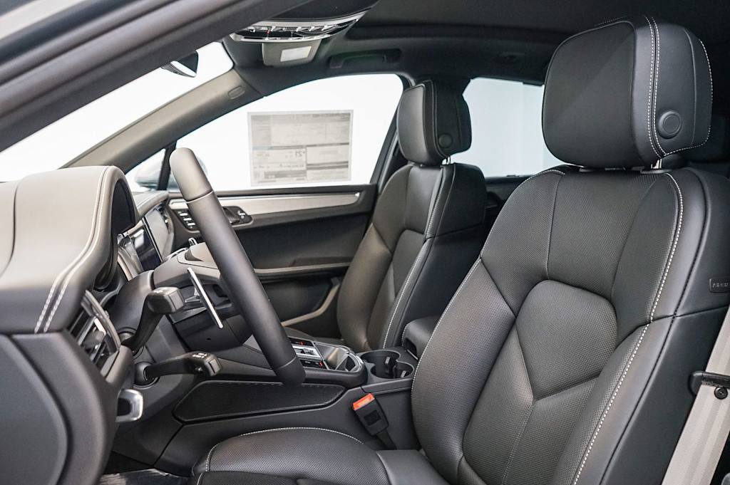 Thumbnail: 2026 Porsche Macan - 28