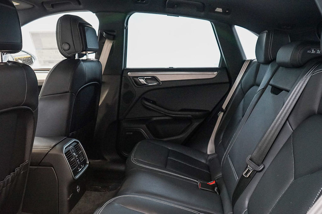 Thumbnail: 2026 Porsche Macan - 13