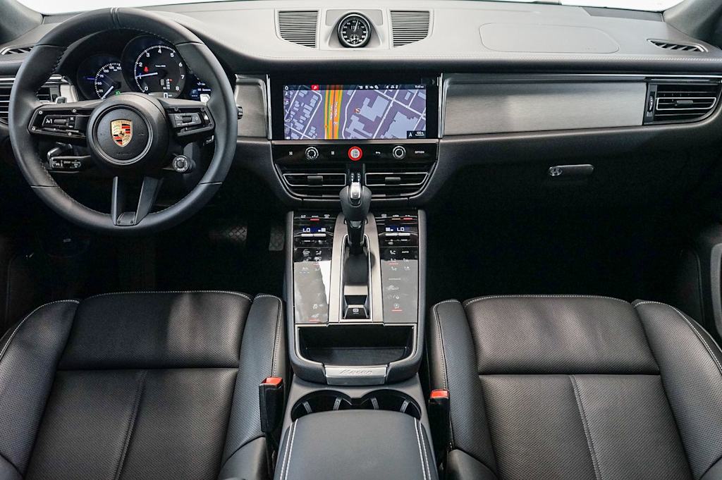 Thumbnail: 2026 Porsche Macan - 10
