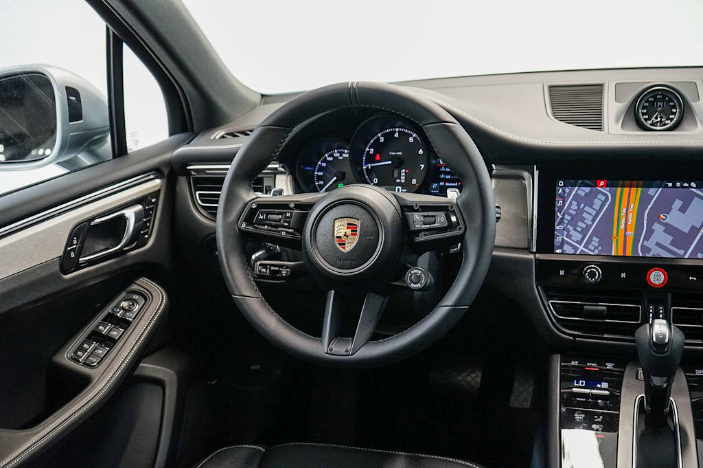 Thumbnail: 2026 Porsche Macan - 15