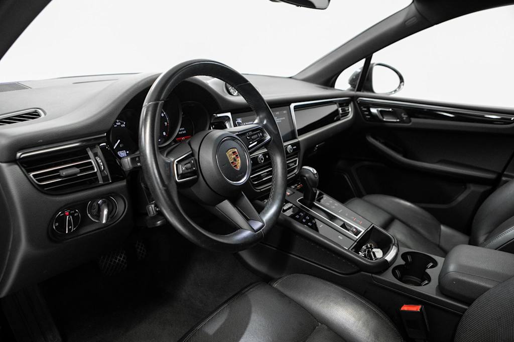 Thumbnail: 2023 Porsche Macan - 2