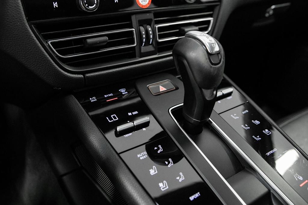 Thumbnail: 2023 Porsche Macan - 27