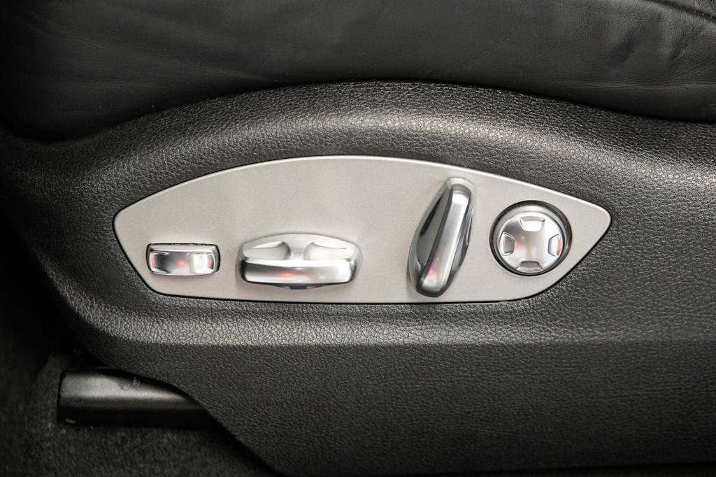 Thumbnail: 2023 Porsche Macan - 23