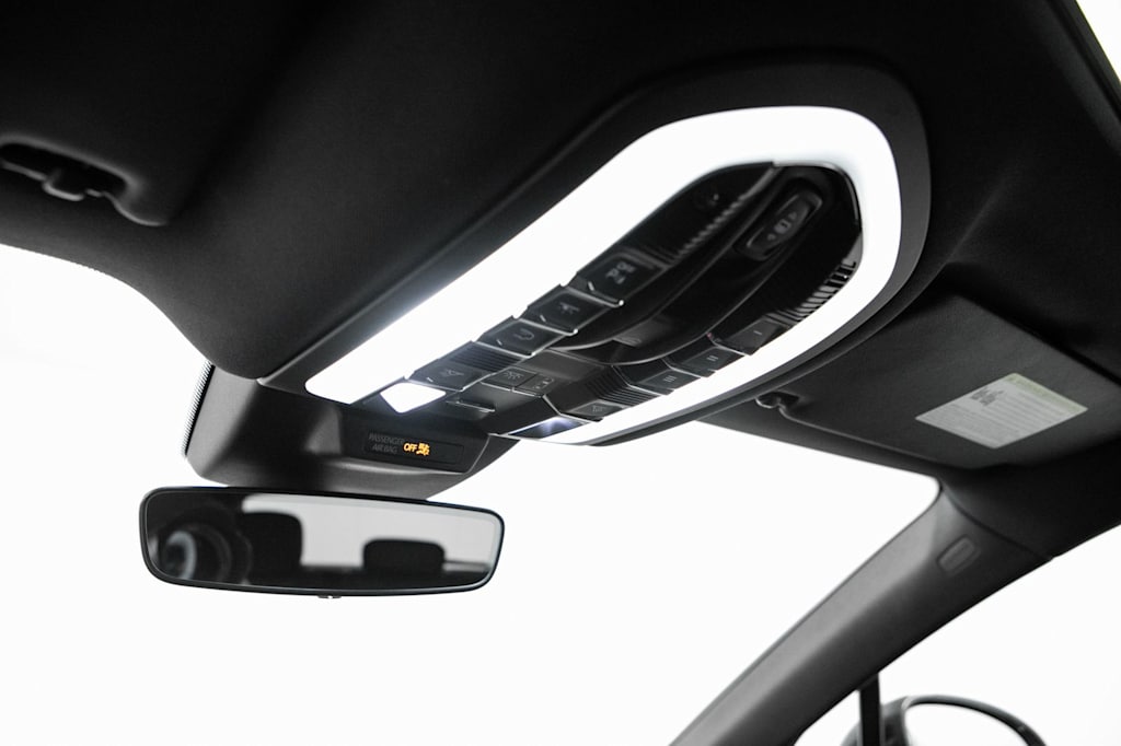 Thumbnail: 2023 Porsche Macan - 30