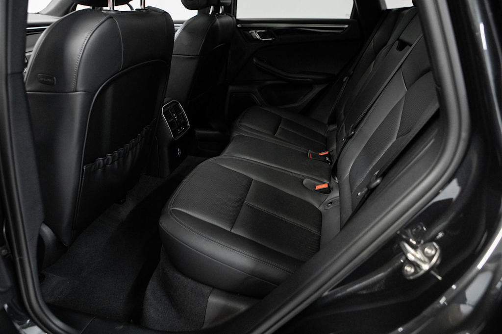 Thumbnail: 2023 Porsche Macan - 10