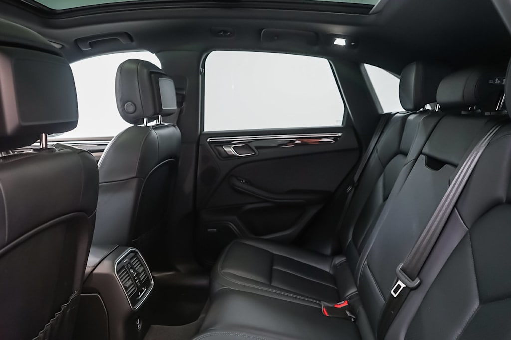 Thumbnail: 2025 Porsche Macan - 13