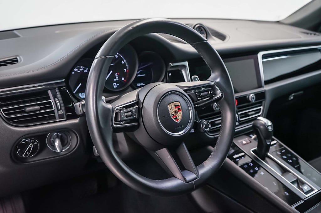 Thumbnail: 2025 Porsche Macan - 2