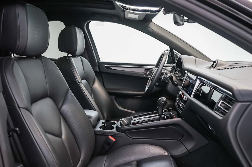 Thumbnail: 2025 Porsche Macan - 12