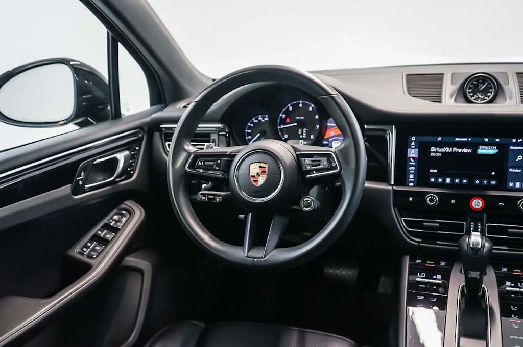 Thumbnail: 2025 Porsche Macan - 15
