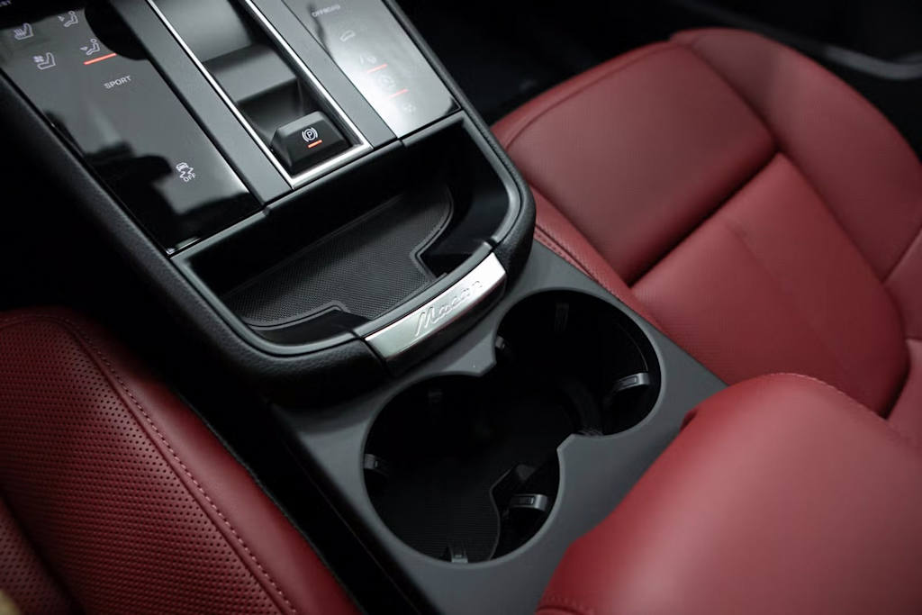 Thumbnail: 2025 Porsche Macan - 25