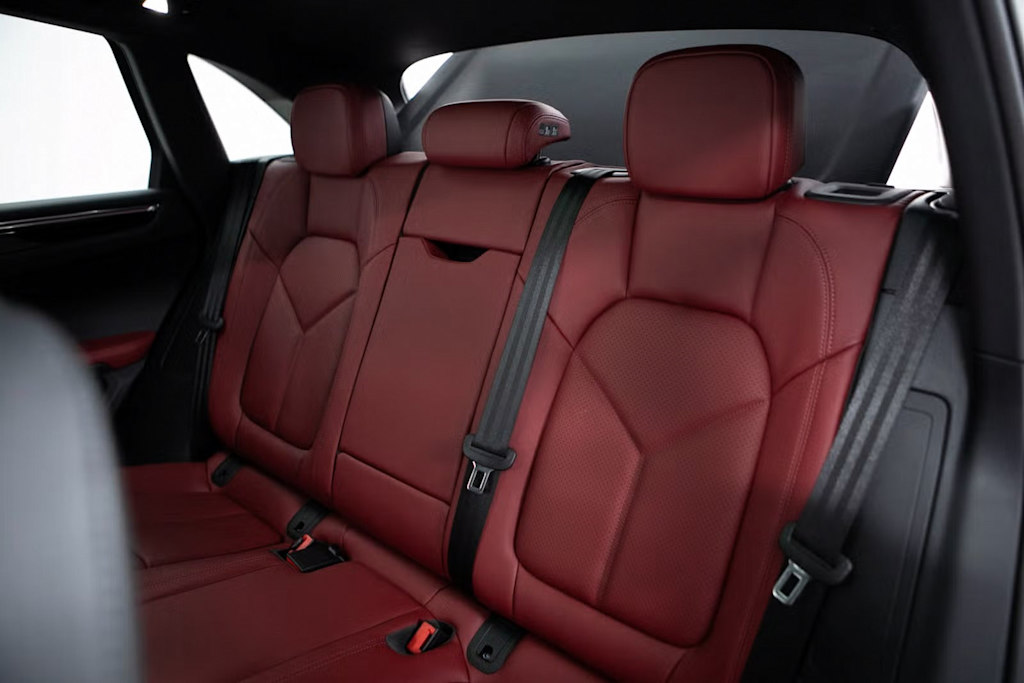 Thumbnail: 2025 Porsche Macan - 31