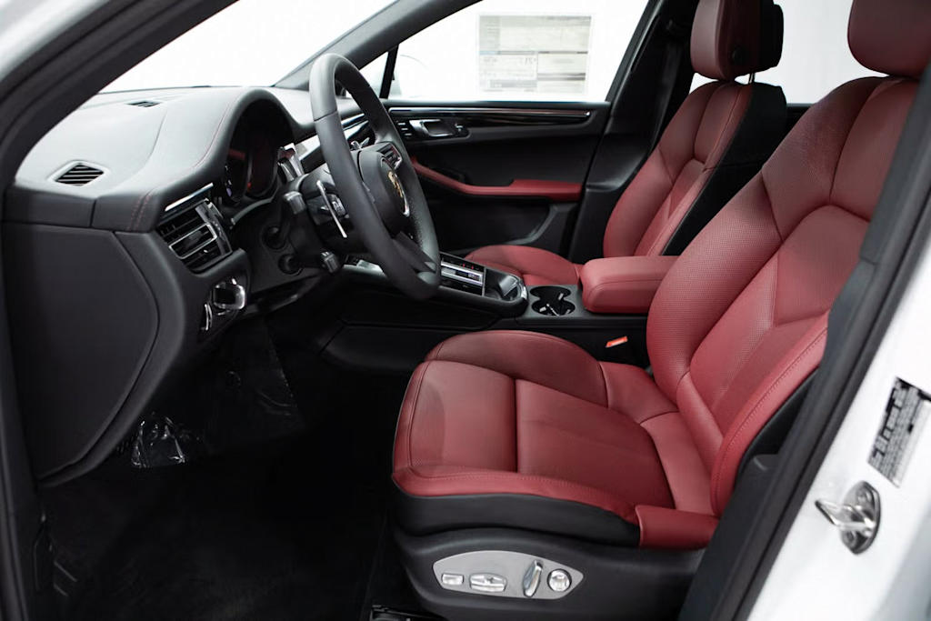 Thumbnail: 2025 Porsche Macan - 10