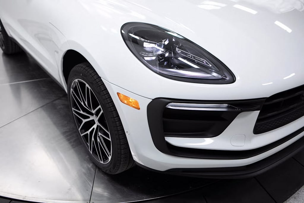Thumbnail: 2025 Porsche Macan - 6