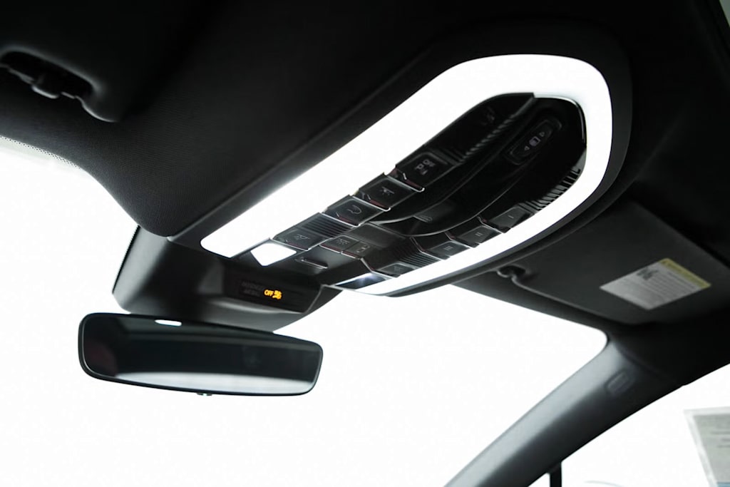 Thumbnail: 2025 Porsche Macan - 28